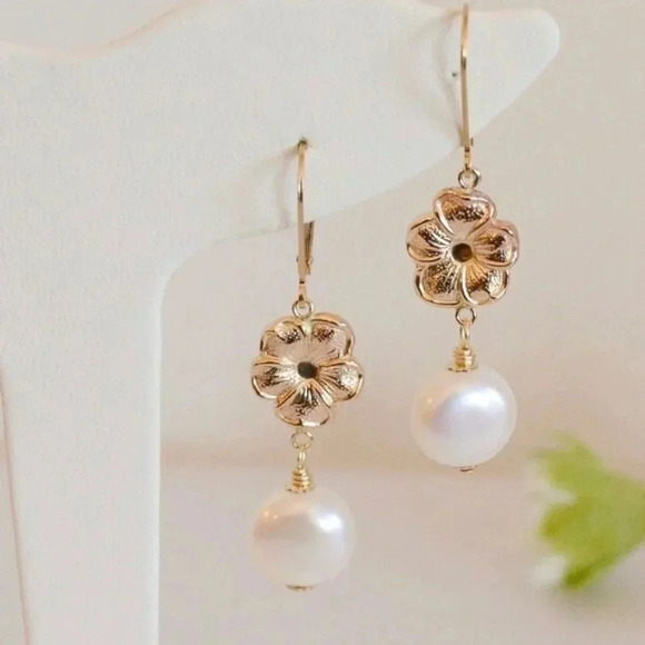 Coin Shape Freshwater Pearl,Dangle Earring,Gold Filled,Wedding Earring,Flowers - Picture 4 of 4